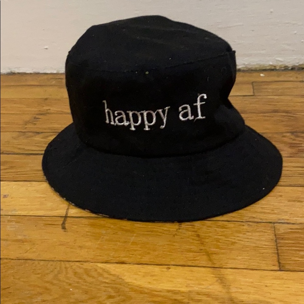 Reversible bucket hat